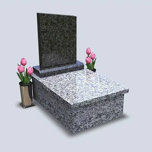 Urnový hrob z bledej žuly so sivočiernym pomníkom, vázou a ružovými tulipánmi
