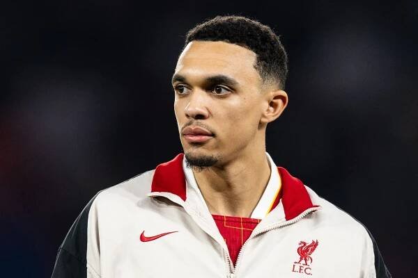Liverpool přijde o hvězdu, Alexander-Arnold je zase blíž odchodu do Realu. Co Salah a Van Dijk?
