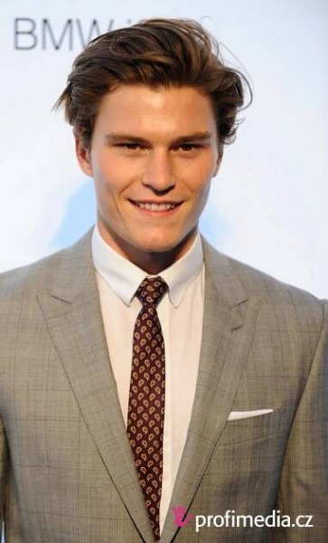 Oliver Cheshire - celebrity účes - HappyHair