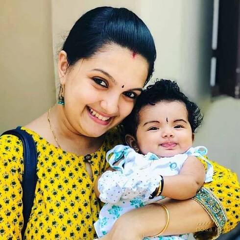 Saranya Mohan with her daughter