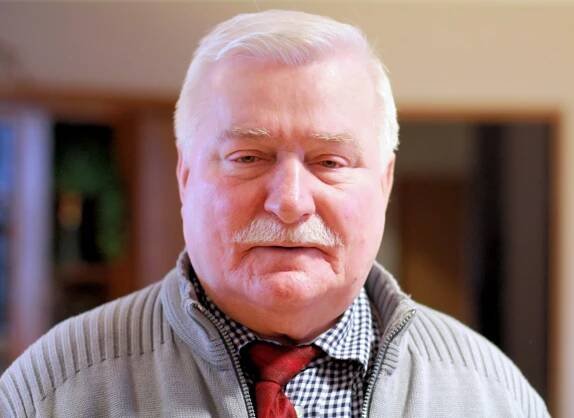Galerie: „Vše odpouštím, bratře.“ Walesa nabídl usmíření Kaczyńskému, s nímž se soudí - Fotka 1 - Echo24.cz