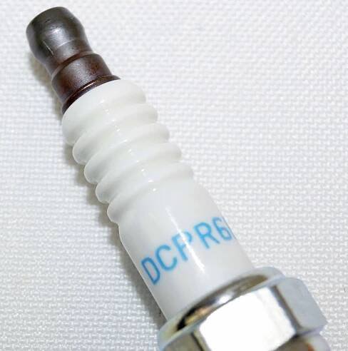 Set of 2 Genuine NGK 3481 Nickel Spark Plug DCPR6E Solid Tip - Image 6