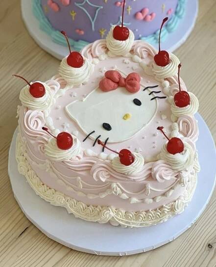 Pin by Mai$ on that time of year | Hello kitty cake, Hello kitty birthday cake, Cake designs