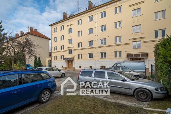 PACÁK REALITY s.r.o. Prodej zrekonstruovaného bytu 2+1 s parkovacím stáním v centru Olomouce, ul. Polívkova