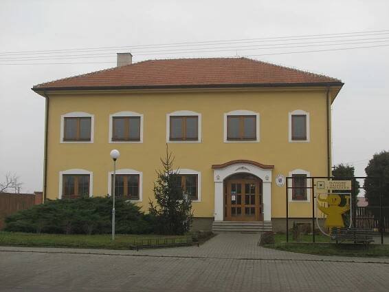 Soubor:Mikulčice - obecní úřad.JPG