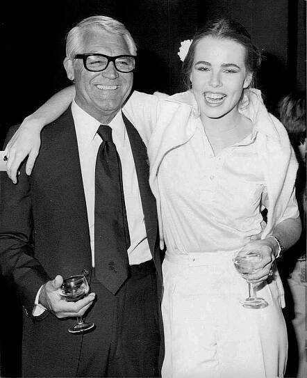 File:Cary Grant and Margaux Hemingway, 1976.jpg - Wikimedia Commons