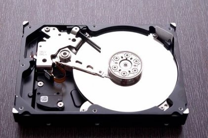 ▷ Co to je a kolik oddílů může mít pevný disk?
