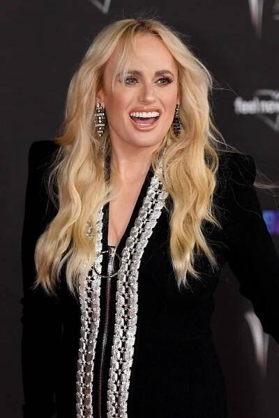 FOTO: Z herečky Rebel Wilson se vyklubala kočka.