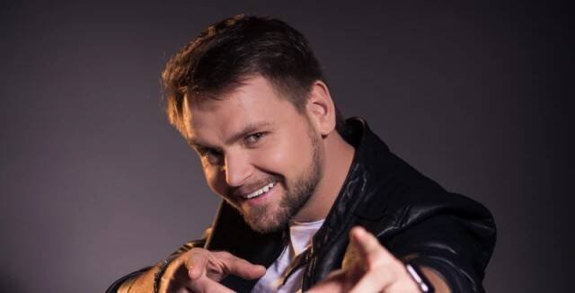 Josef Vágner překvapil novým singlem a klipem! Písničku mu napsala autorka Boků jako skříň Ewy Farne!
