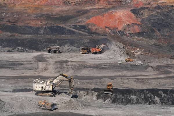 Digging Deep: The Biggest Coal Mine in the World - Discovery UK