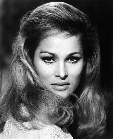 Ursula Andress jako Honey Ryder (Dr. No, 1962)