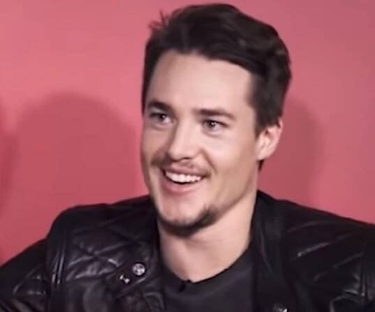 Alexander Dreymon Biography - Facts, Childhood, Family Life & Achievements