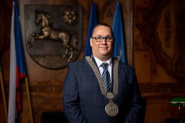 Primátorem Ostravy je oficiálně Jan Dohnal. Radu města tvoří těchto 11 politiků