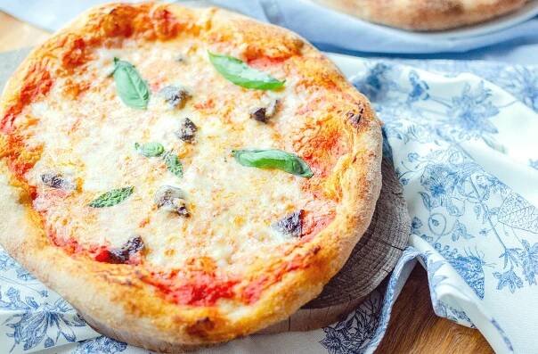 Triky a recepty, díky kterým doma upečete pizzu jako z pizzerie