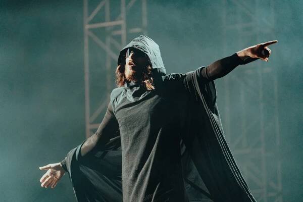 Jareda Leta svlékaly fanynky očima. Thirty Seconds To Mars se po šesti letech vrátili do Prahy