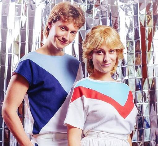 FOTO: Vojtěch Vodochodský  jako Petr Sepéši a Ana Fialová coby Iveta Bartošová. – stránka 146