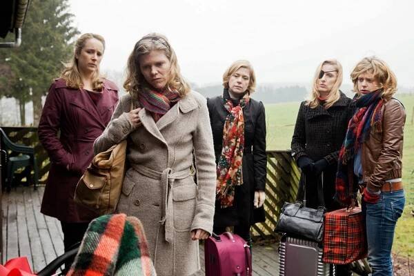 Clan - Een sponsen pyjama (Ontknoping) - Z filmu - Kristine Van Pellicom, Inge Paulussen, Barbara Sarafian, Ruth Becquart, Maaike Neuville