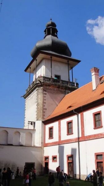 Zámek Nový hrad Jimlín - otevírací doba, akce, ubytování, prohlídky, vstupné, foto, počasí