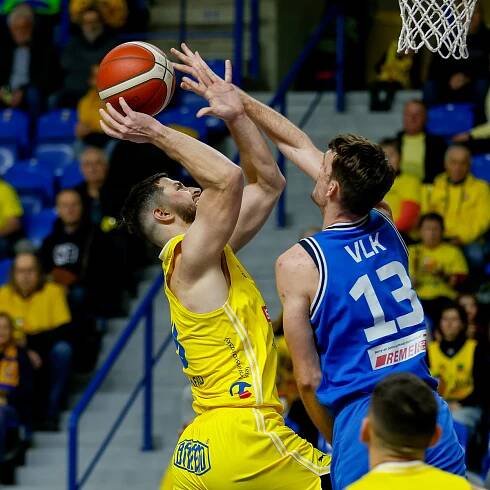Basketbalová radost v Opavě. Vysokoškoláci zničeni za poločas
