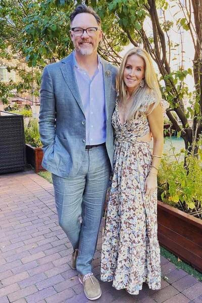 Matthew Lillard and Heather Helms pose for a photo together in September 2022.