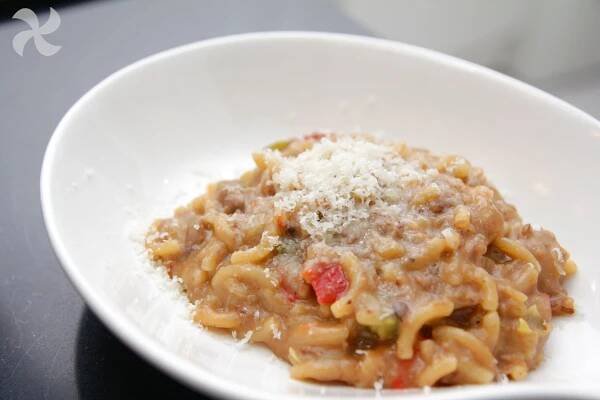 Fideuá estilo risotto de carne asada