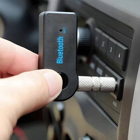 PŘIJÍMAČ VYSÍLAČ ZVUKU BLUETOOTH ADAPTÉR AUX MINIJACK DO AUTA Model adapter Bluetooth