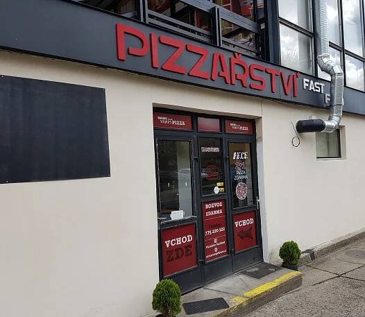 Zpestřete si víkend dobrotou: Malá či velká pizza dle výběru ze 33 druhů