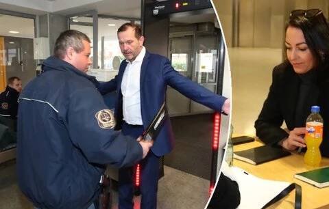 Expartneři Soukup vs. Hanychová: Drama u soudu