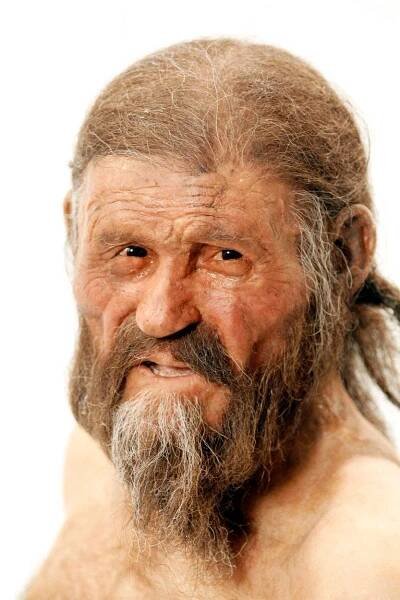 Ötzi měl 60 tetování a jedl maso kozoroha. Proč před smrtí riskoval, zůstává záhadou