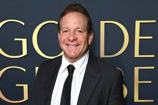 ’80s Comedy Icon Steve Guttenberg Hailed as Hero for Fighting LA Wildfires With Pool Water & Shovels