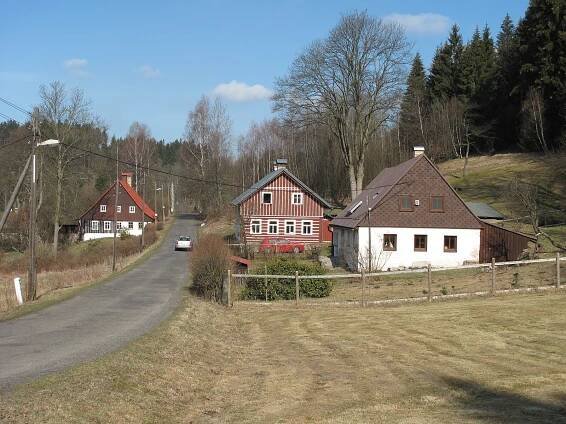 Soubor:Jindřichov (Lučany nad Nisou), domy III.jpg