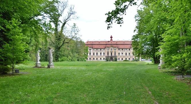 Zámek a zámecký park Měšice | TuristickaMapa.cz