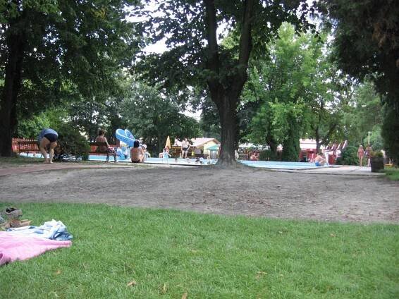 Fotografie - Veĺký Meder, lesopark v areálu termálního koupaliště - 05.07.2008