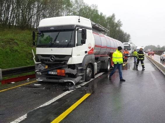 Hromadné nehody blokovaly několik hodin dálnici D1 u Měřína