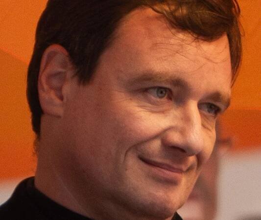 Neviditelné nitky moci: Anatomie uplácení v české vrcholné politice