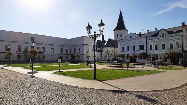 Nemocné akáty na karvinském Masarykově náměstí nahradí platany