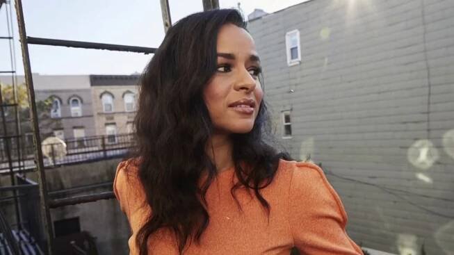 Sarah Cooper debuts memoir ‘Foolish’