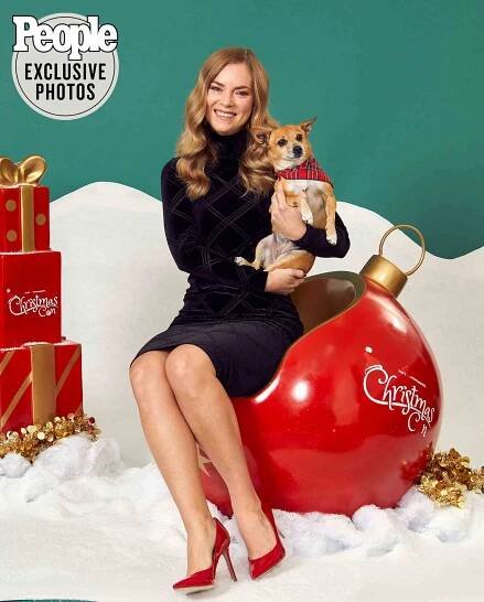 2022 Christmas Con portraits