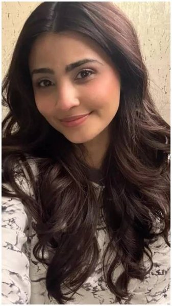 Radiant pics of Daisy Shah