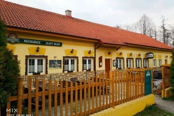 Restaurace Zlatý Jelen foto 1