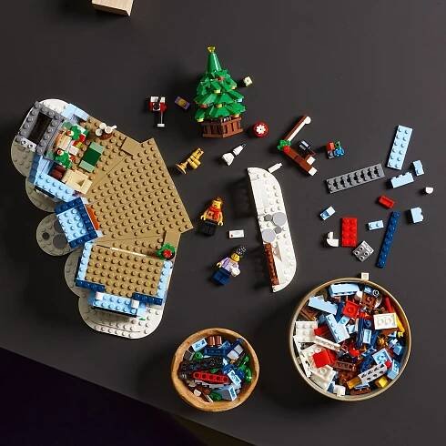 LEGO® Icons 10293 Santova návštěva