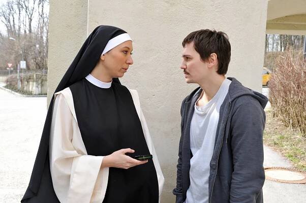 Schnell ermittelt - Sr. Margarete Laub - Z filmu - Ursula Strauss, Christopher Schärf