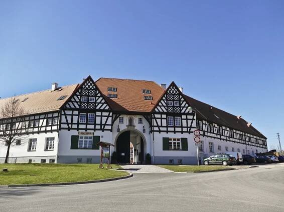 Královské Poříčí a Statek Bernard