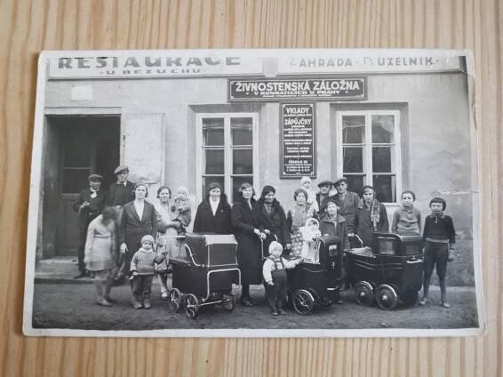 Stará fotopohlednice restaurace u  Bezuchů, Praha Kunratice  - Pohlednice místopis