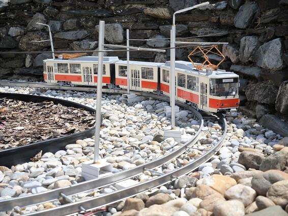 ZAHRADNÍ TRAMVAJ