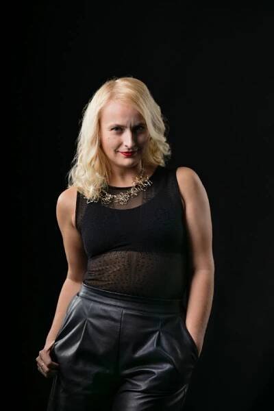 Stand-up komička Lucie Macháčková si bere na paškál celebrity