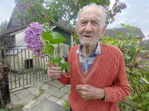 Poslední veterán wehrmachtu Josef Bialas (1927-2025) zemřel v Hlučíně při tragickém požáru. Nedlouho předtím si smrt vzala i jeho milovaného psa Bena.