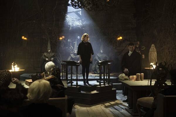 Sabrinina děsivá dobrodružství - Kapitola třetí: Zkouška Sabriny Spellmanové - Z filmu - Kiernan Shipka, Richard Coyle