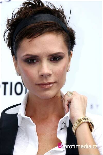 Victoria Beckham - celebrity účes - HappyHair