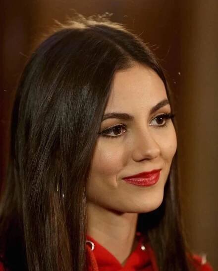 Victoria Justice – Forehead, Nose, Hair, Cheek, Skin, Smi…